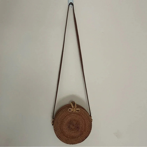 Round Bamboo Straw Crossbody Purse - Picture 8 of 8